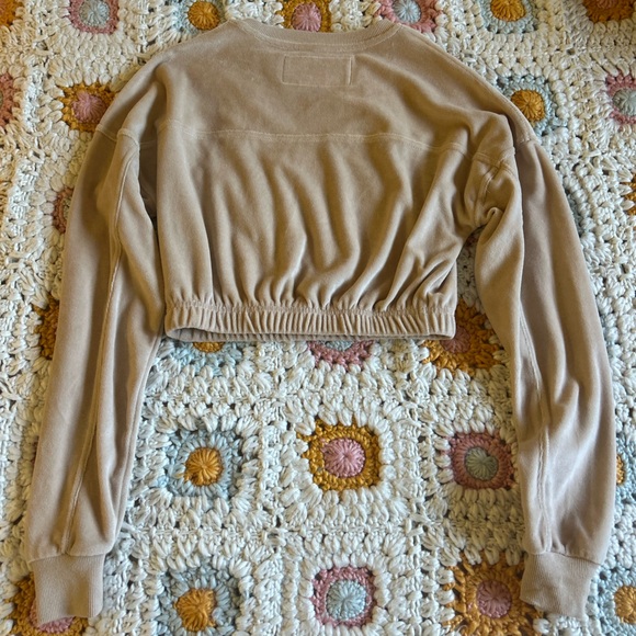 cute tan crop top 🧡 - Picture 4 of 6